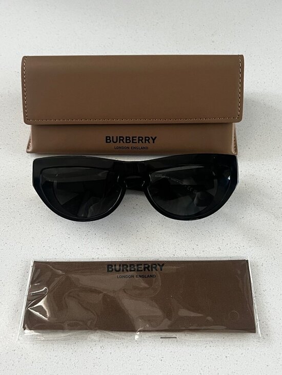 Burberry BE4422U411287 Black cat-eye sunglasses main image 6